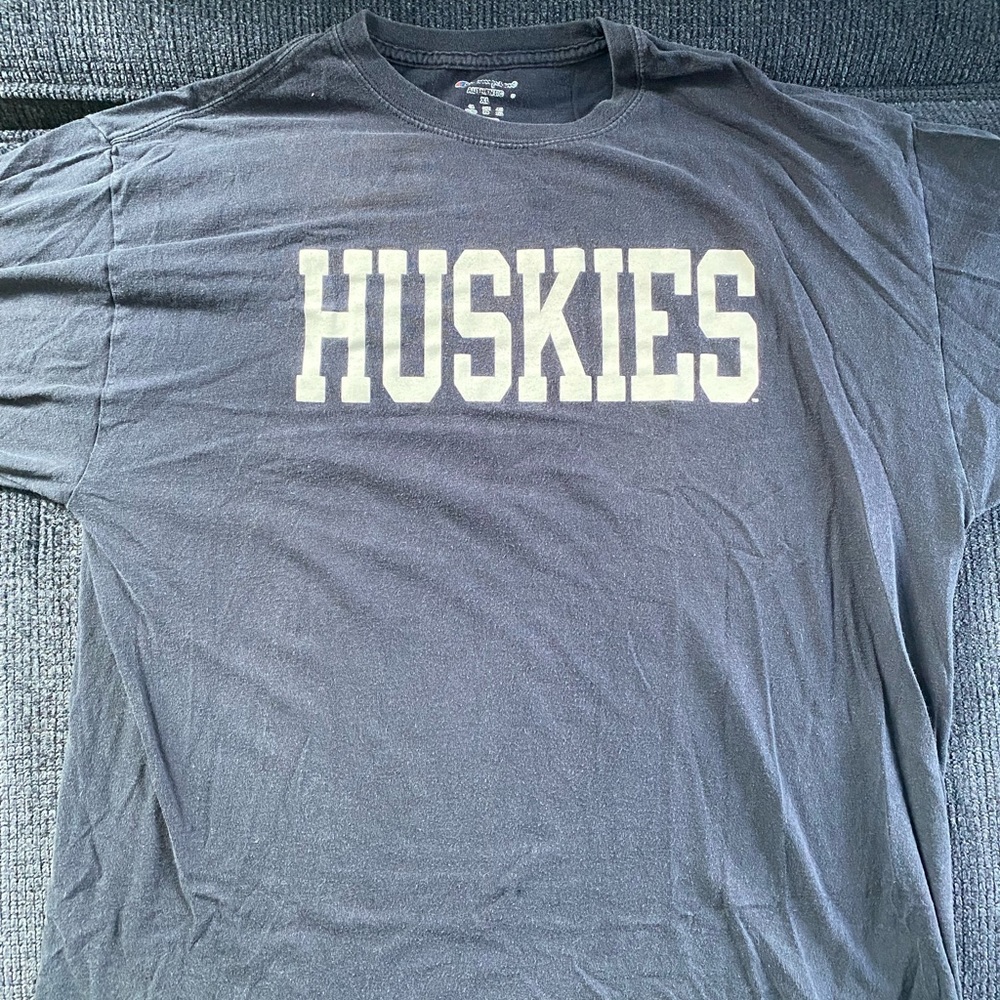 UConn Huskies Men’s Long Sleeve T Shirt